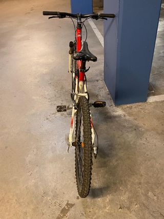 Bicicleta Montaña Rockrider Roja