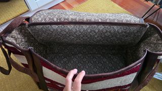 Maleta de viaje, de piel, artesanal.