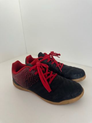 Sapatilhas Decathlon T.35 Pretas e Vermelhas