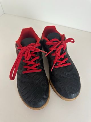 Sapatilhas Decathlon T.35 Pretas e Vermelhas