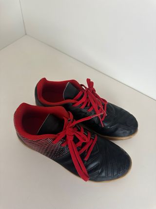 Sapatilhas Decathlon T.35 Pretas e Vermelhas