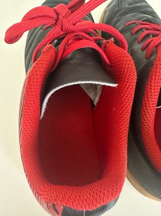 Sapatilhas Decathlon T.35 Pretas e Vermelhas