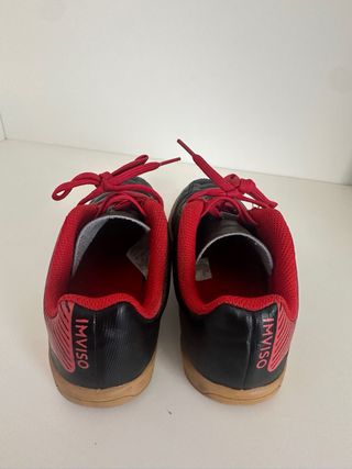 Sapatilhas Decathlon T.35 Pretas e Vermelhas