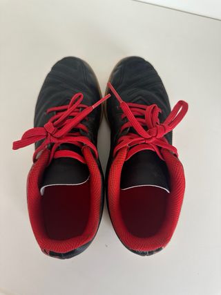 Sapatilhas Decathlon T.35 Pretas e Vermelhas