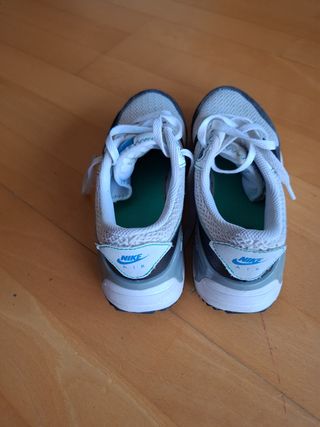 Zapatillas Nike Talla 36 Blancas y Negras