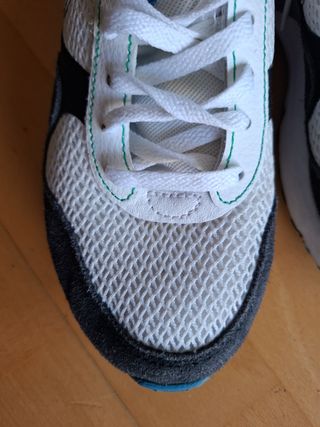 Zapatillas Nike Talla 36 Blancas y Negras