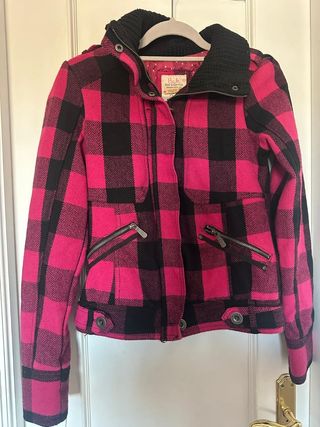 Chaqueta cuadros fucsia y negra