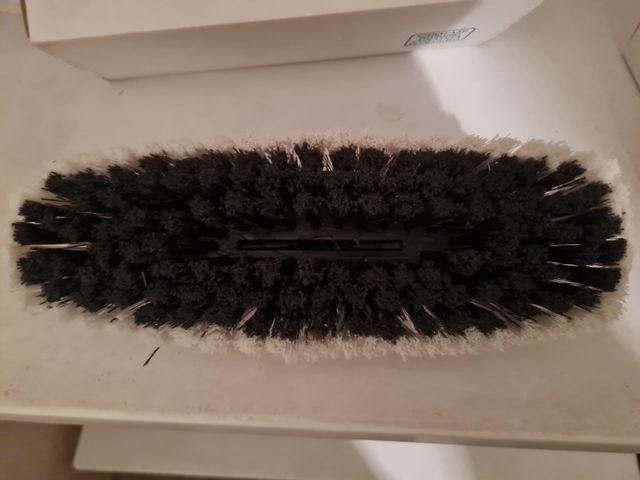 Cepillo para autobuses con paso de agua