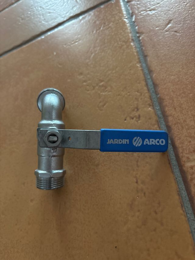 Grifo Jardín Arco 3/4 Latón