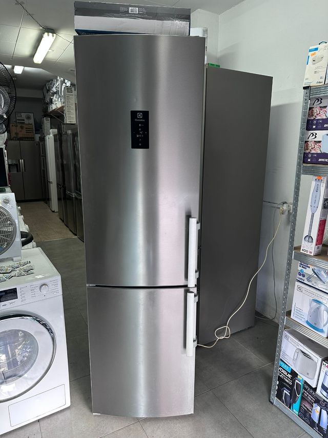 Nevera Combi Electrolux con garantía transport 
