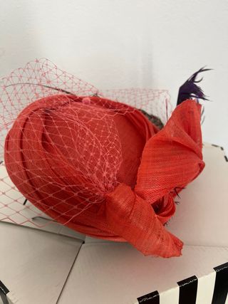 Tocado de fiesta con plumas