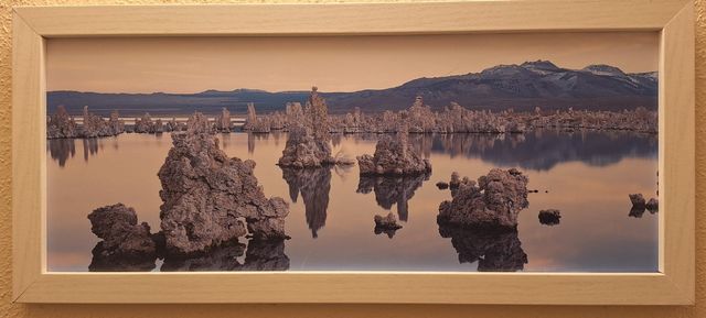 Cuadro decorativo con marco de madera