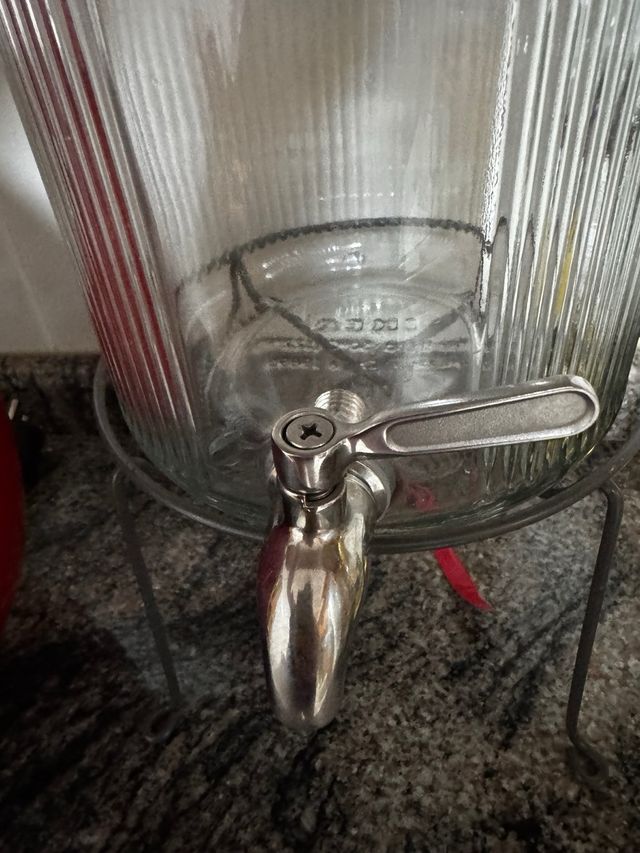 Dispensador de agua de vidrio con grifo