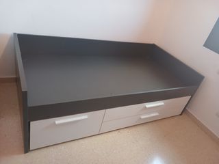 Cama infantil con cajones