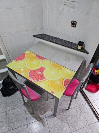 Mesa de cocina con 2 sillas