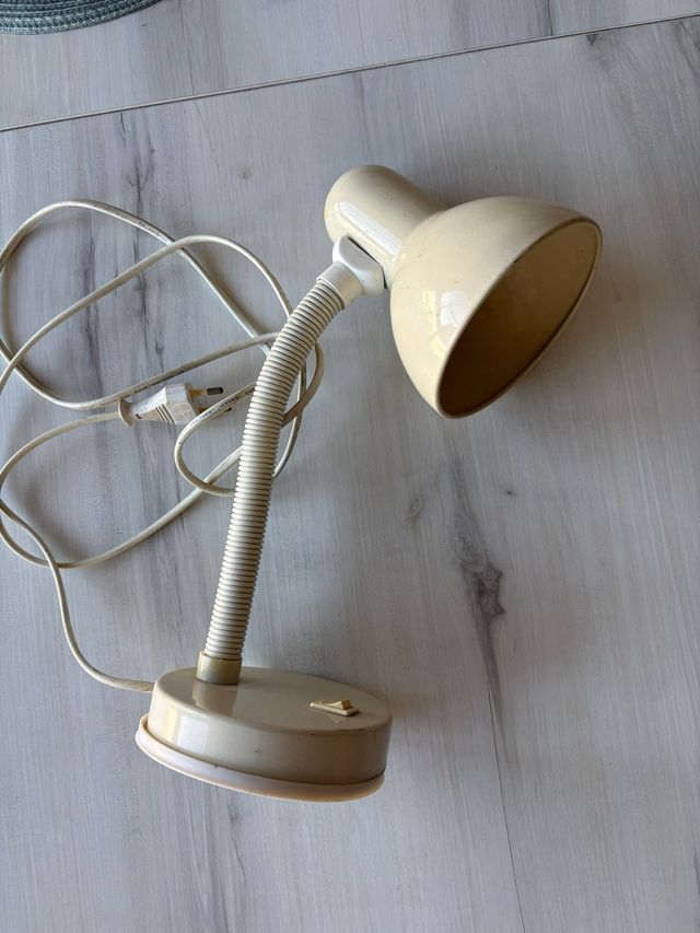 Lámpara flexo de escritorio beige