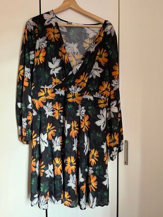 Vestido negro estampado floral manga larga