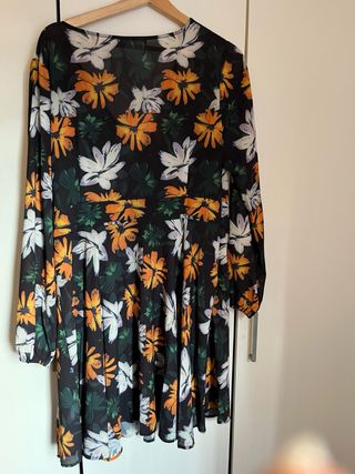 Vestido negro estampado floral manga larga