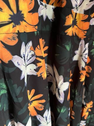 Vestido negro estampado floral manga larga