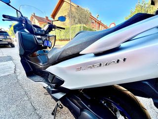 Suzuki Burgman 400 REESTRENO