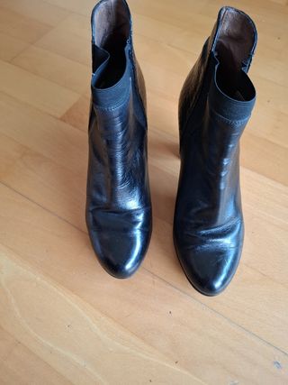 Botines de Piel Tacón 7 cm Negros marca Wonders