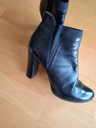 Botines de Piel Tacón 7 cm Negros marca Wonders