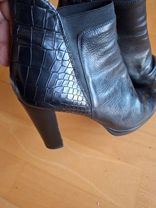 Botines de Piel Tacón 7 cm Negros marca Wonders