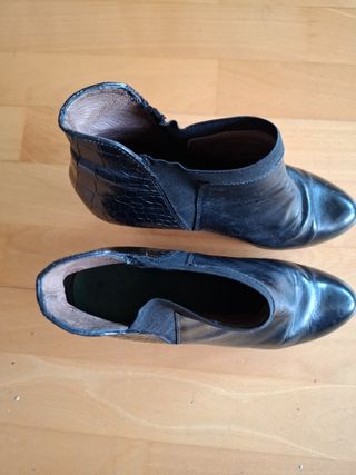 Botines de Piel Tacón 7 cm Negros marca Wonders