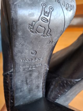 Botines de Piel Tacón 7 cm Negros marca Wonders