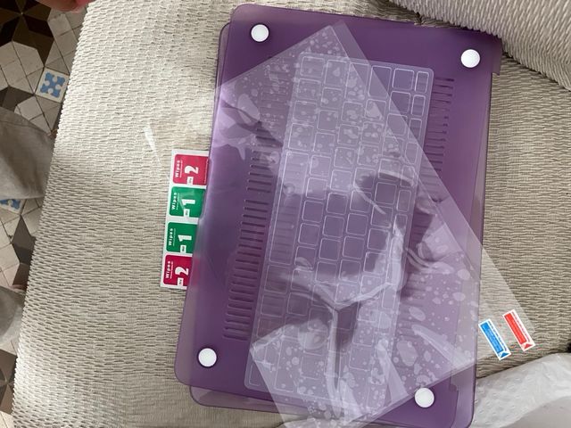 Carcasa Protectora Morada para MacBook