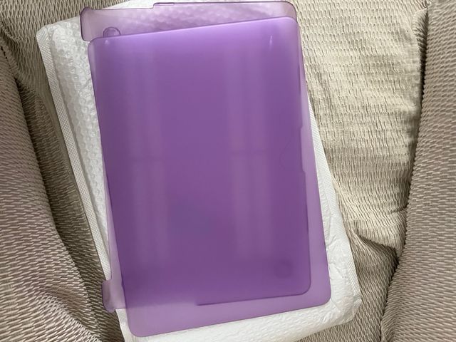 Carcasa Protectora Morada para MacBook