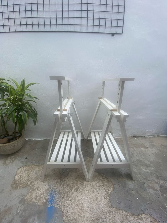 Conjunto 2 caballetes de madera blancos
