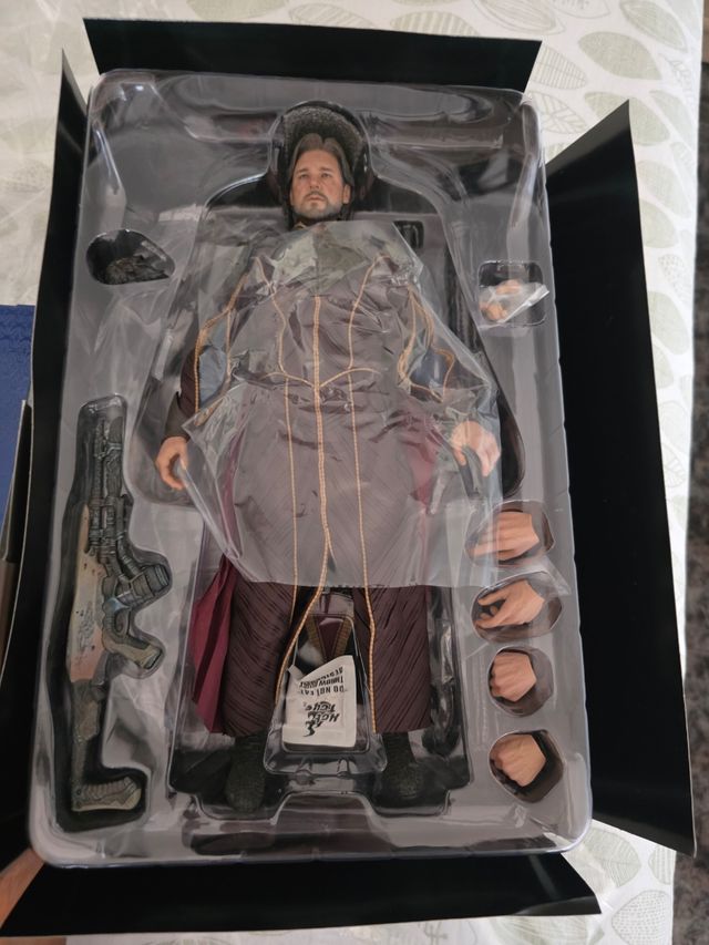 Hot Toys Jor-El 1/6th Scale Collectible Figure
