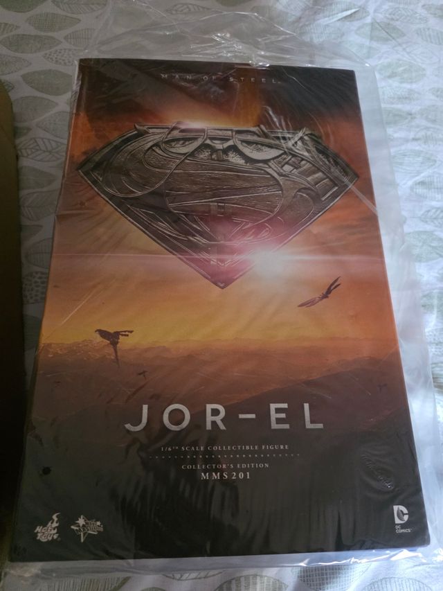 Hot Toys Jor-El 1/6th Scale Collectible Figure