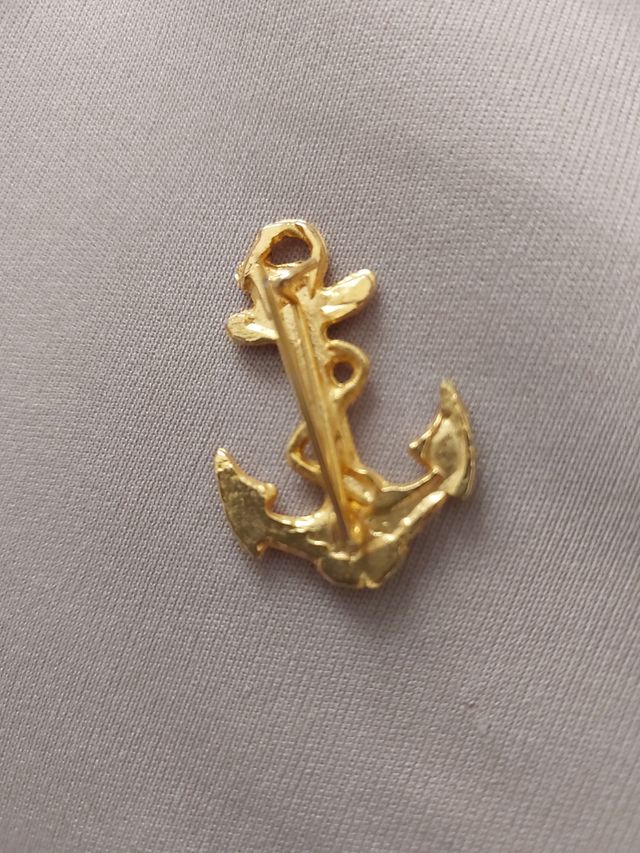 Broche Ancla Dorada
