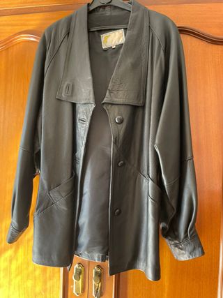 Chaqueta de piel negra