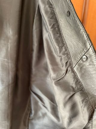 Chaqueta de piel negra