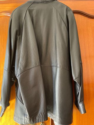 Chaqueta de piel negra