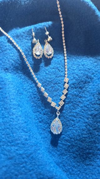 Conjunto de collar y pendientes plata
