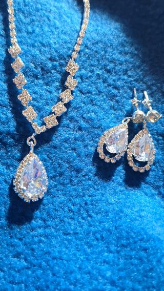 Conjunto de collar y pendientes plata
