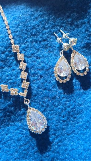 Conjunto de collar y pendientes plata
