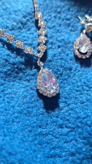 Conjunto de collar y pendientes plata
