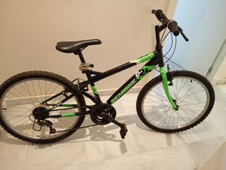 Bicicleta de 24" Negra y Verde