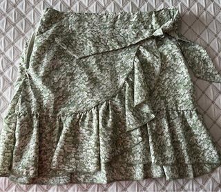 Falda estampada con vuelo y lazo