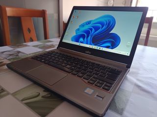 Ordenador portátil Fujitsu i7 con disco SSD