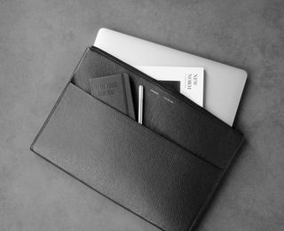 Funda GRAMS(28) Piel MacBook Pro/Air 16/14” NUEVA 