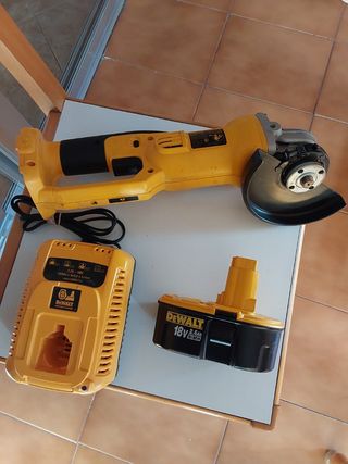 RADIAL AMOLADORA DEWALT BATERIA 18V Y CARGADOR 