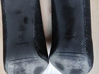 Zapatos de tacón negros brillantes talla 39