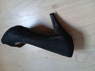 Zapatos de tacón negros brillantes talla 39