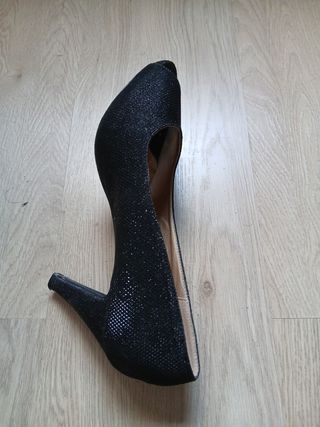 Zapatos de tacón negros brillantes talla 39